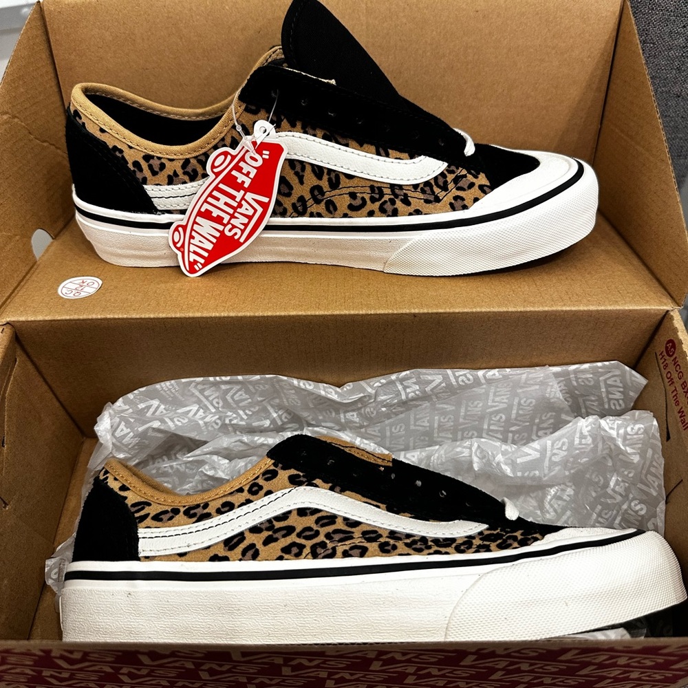 Brand new Vans- style 36 Decon Sf. Size 8